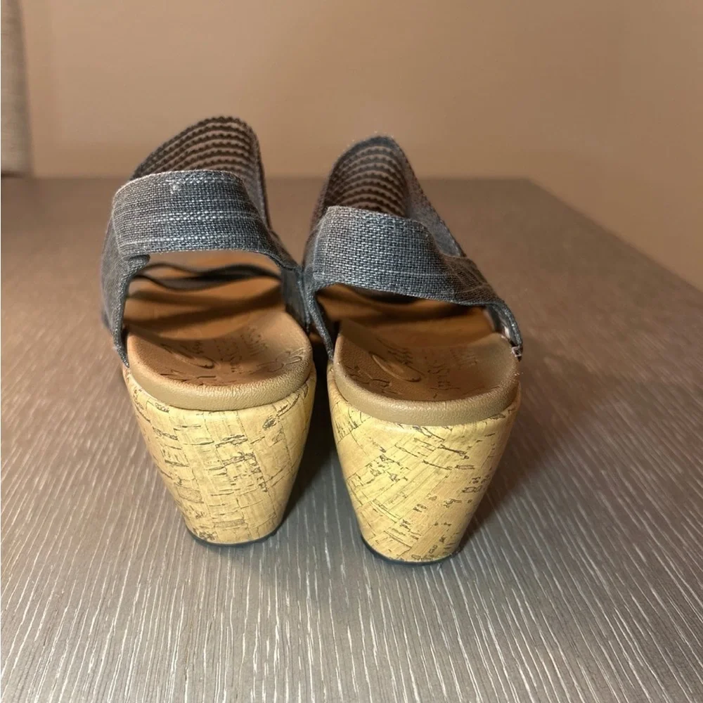 Skechers Black and Tan Wedge‎ Sandals with Stretch Fabric